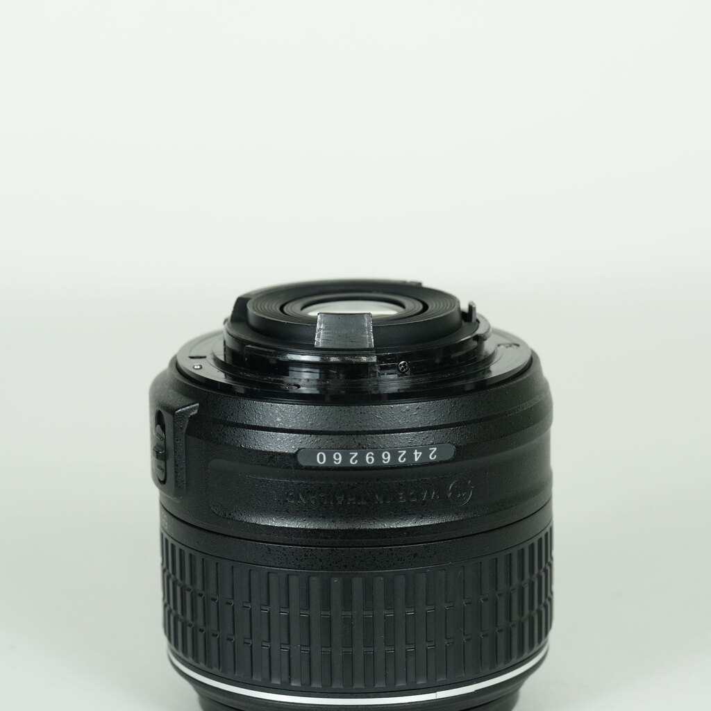 Nikon AF-S DX NIKKOR 18-55mm f3.5-5.6G VR II Nikon AF-S DX NIKKOR 18-55mm f3.5-5.6G VR II