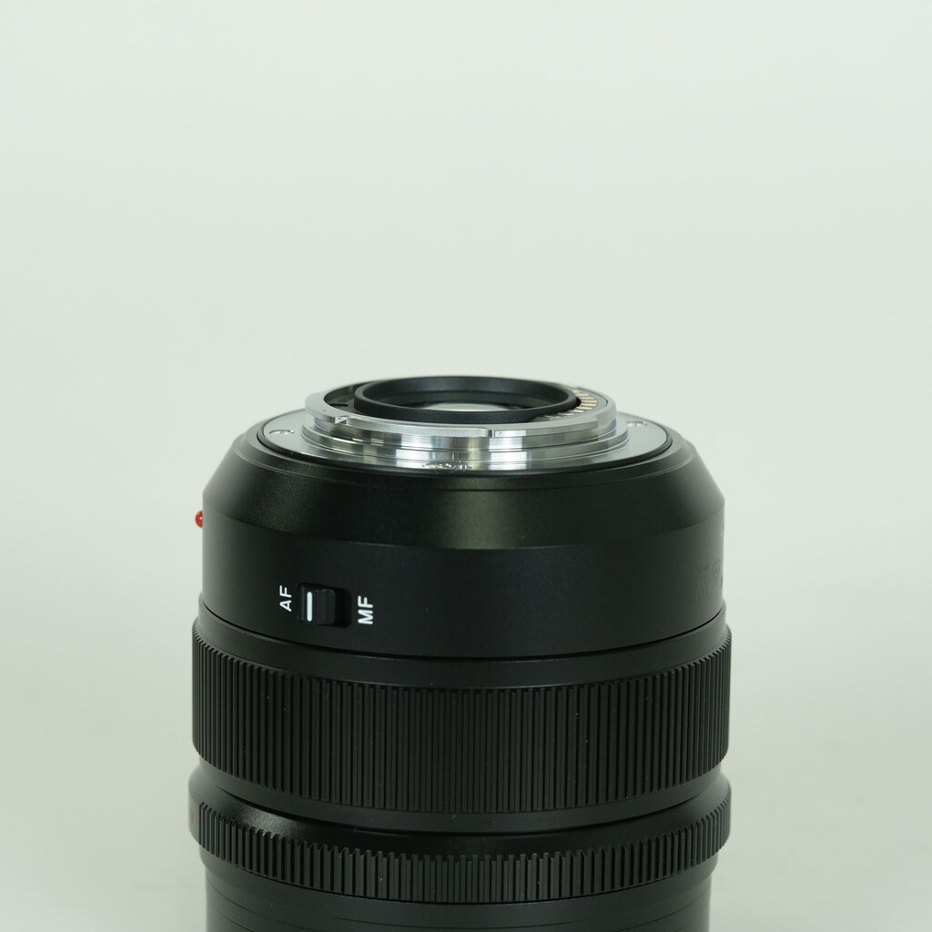 Panasonic LEICA DG SUMMILUX 12mm / F1.4 ASPH.
