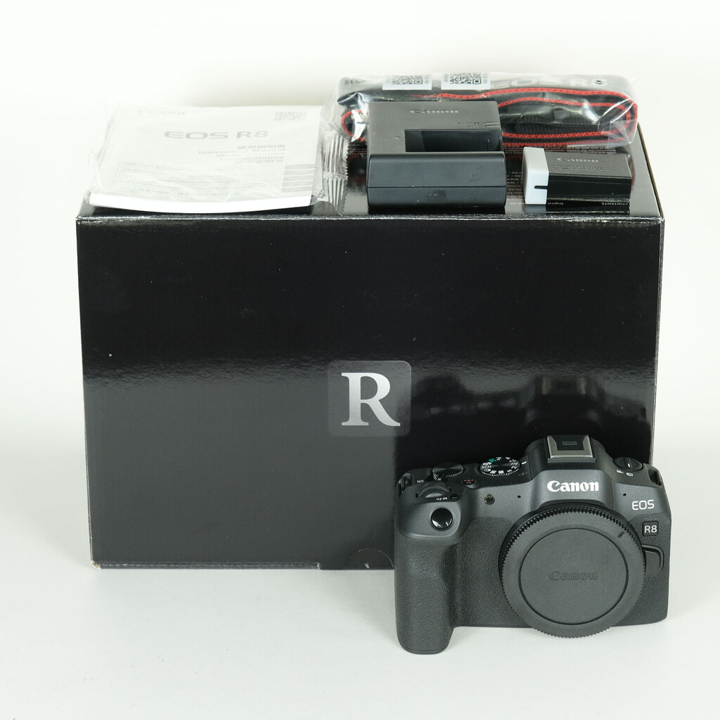 Canon EOS R8 Canon EOS R8