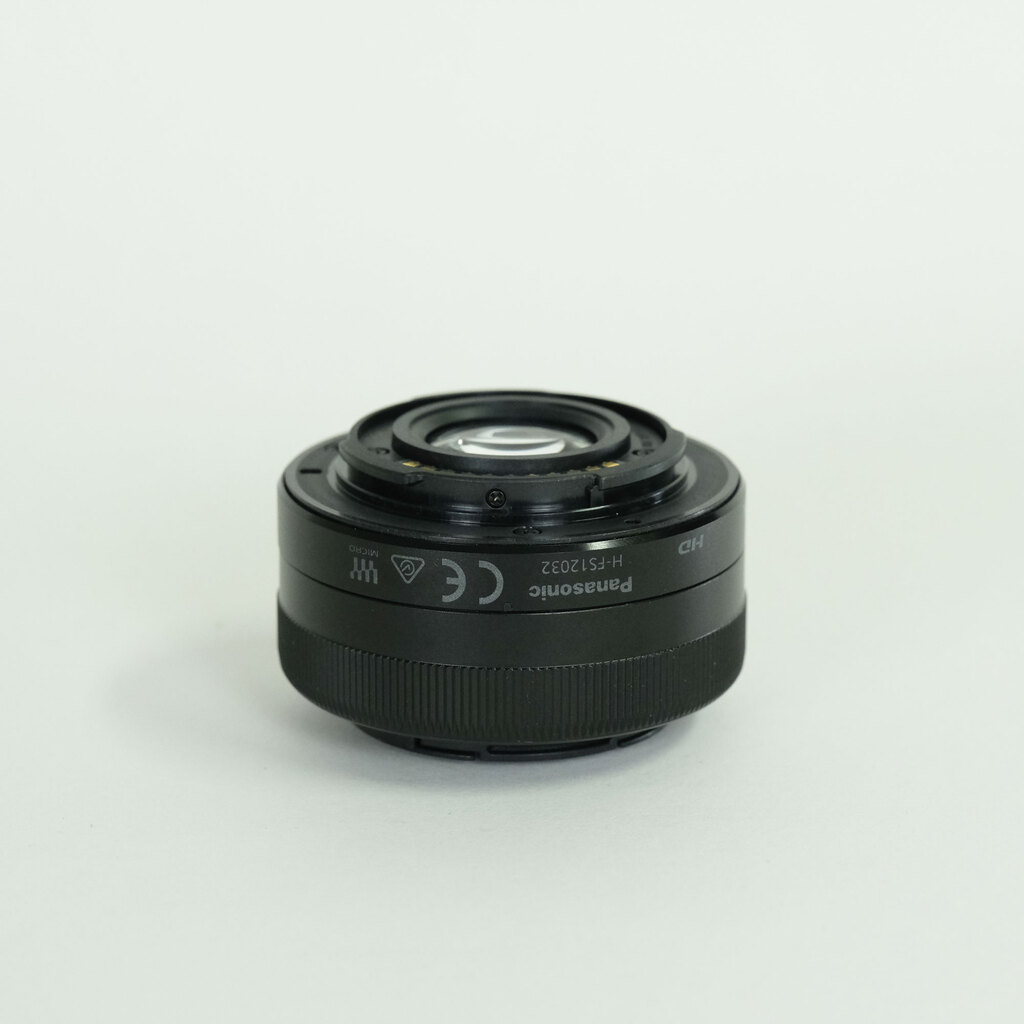Panasonic LUMIX G VARIO 12-32mm / F3.5-5.6 ASPH. / MEGA O.I.S.