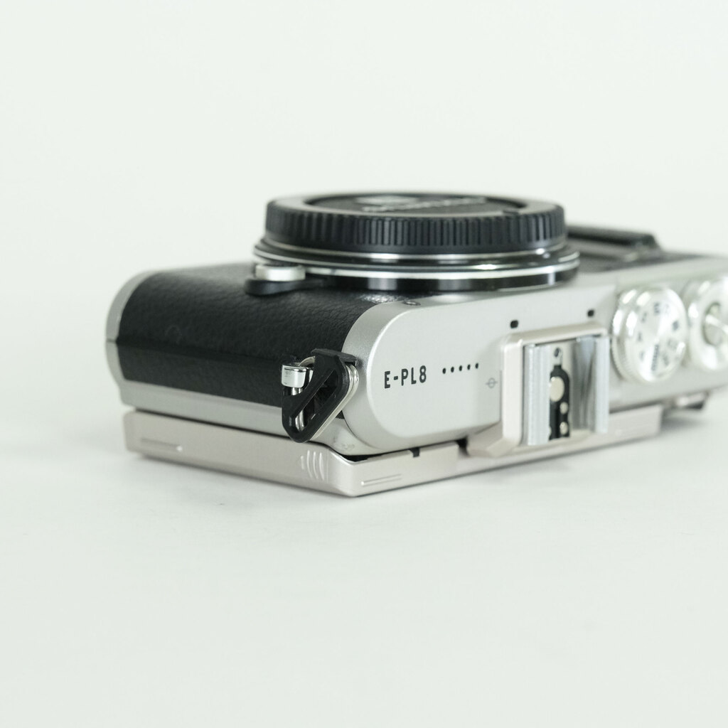 OLYMPUS PEN E-PL8