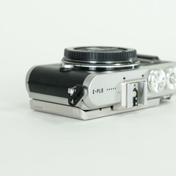 OLYMPUS PEN E-PL8