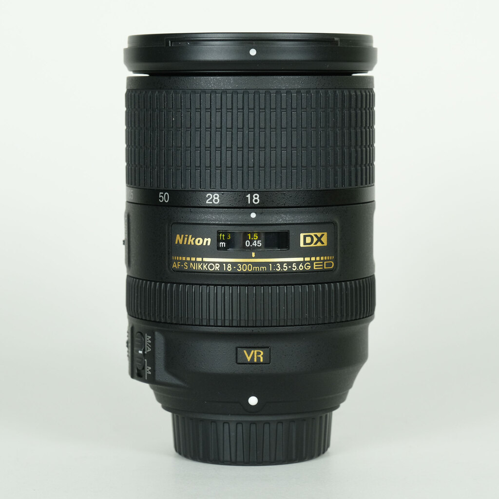 Nikon AF-S DX NIKKOR 18-300mm F3.5-5.6G ED VR Nikon AF-S DX NIKKOR 18-300mm F3.5-5.6G ED VR