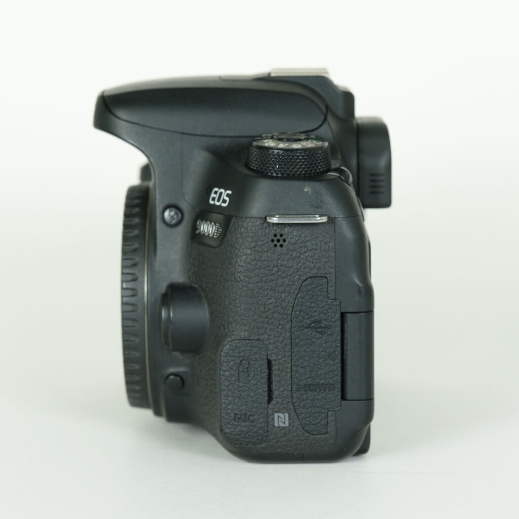 Canon EOS 9000D