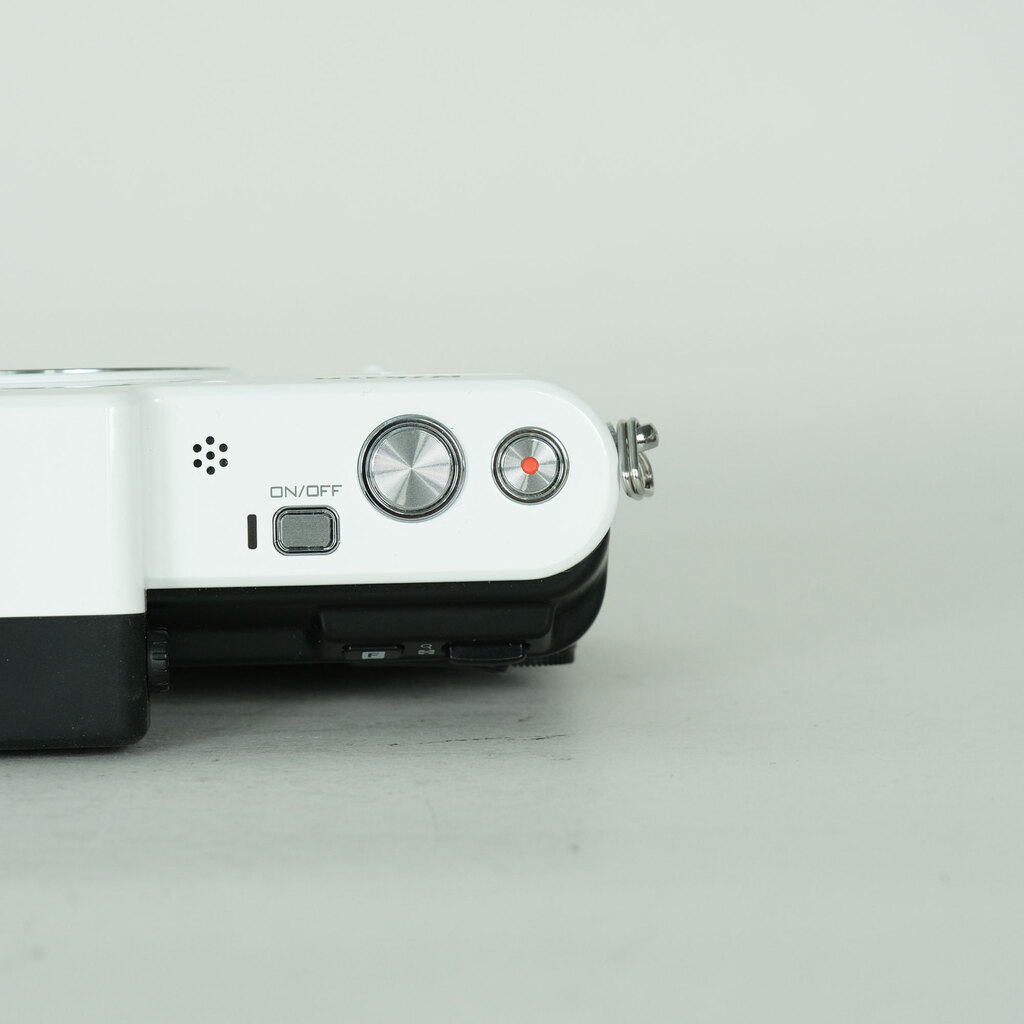 Nikon Nikon1 V1 ボディ ホワイト Nikon Nikon1 V1 ボディ ホワイト