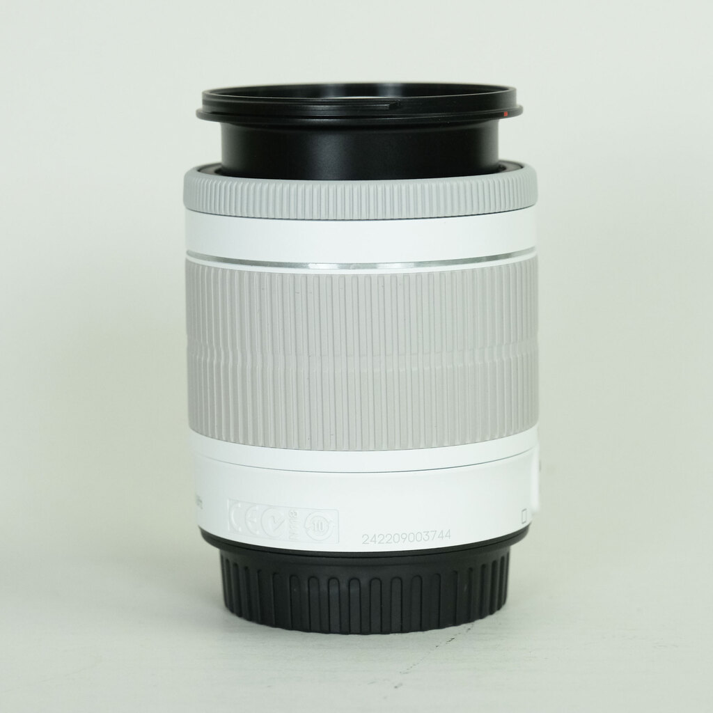 Canon EF-S18-55mm F3.5-5.6 IS STM ホワイト