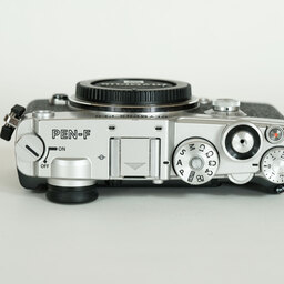 OLYMPUS PEN-F