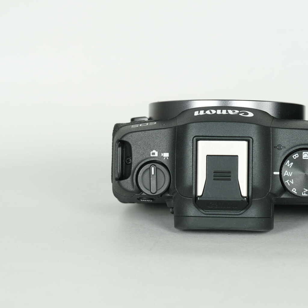 Canon EOS R8 Canon EOS R8