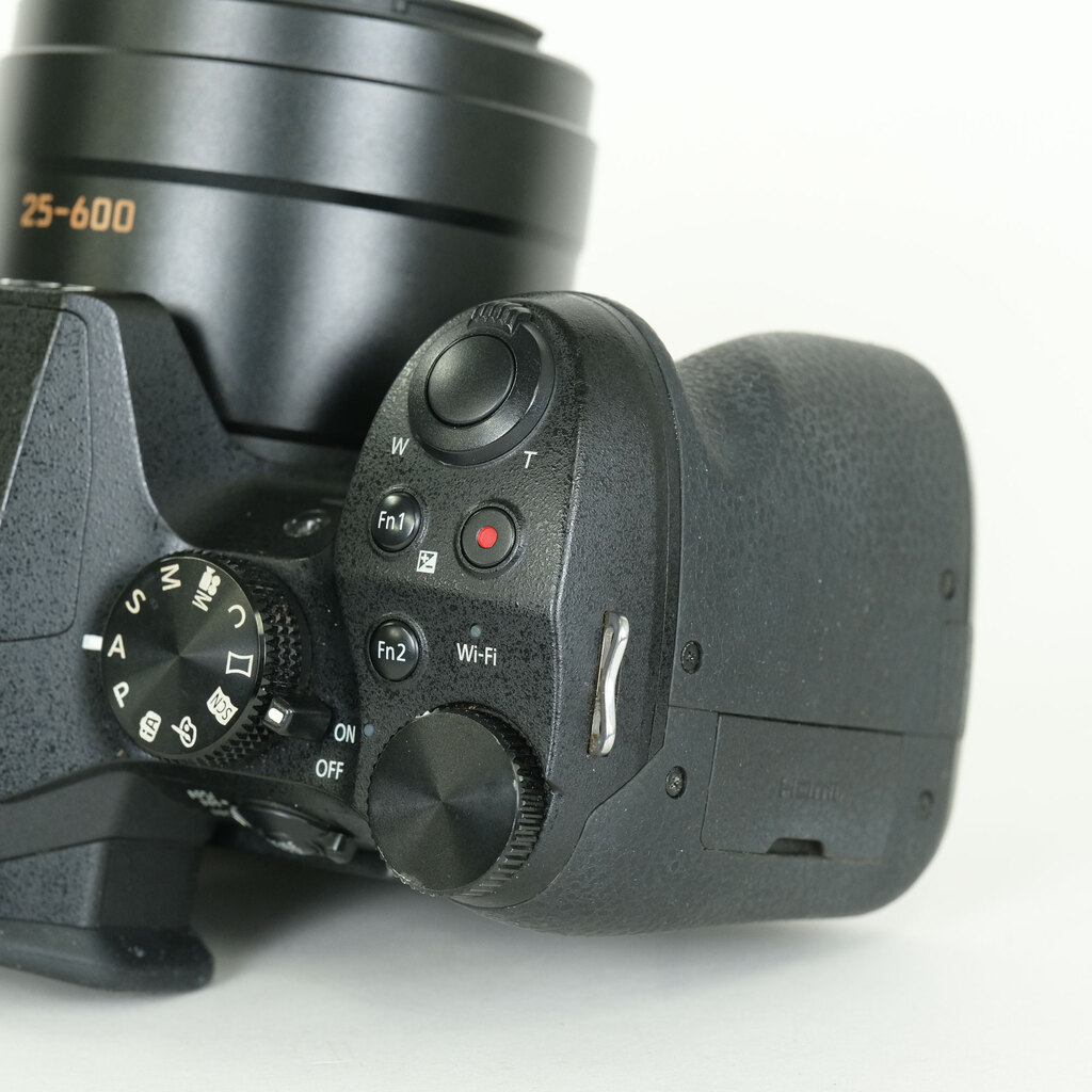 Panasonic LUMIX DMC-FZ300