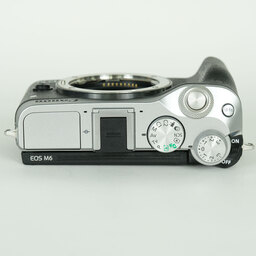 Canon EOS M6