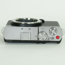 Panasonic LUMIX DC-S9 Panasonic LUMIX DC-S9