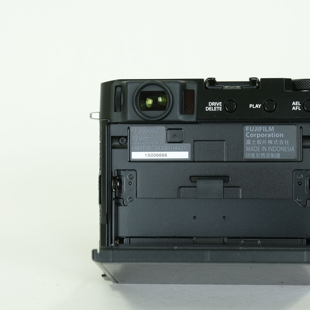 FUJIFILM X-E4
