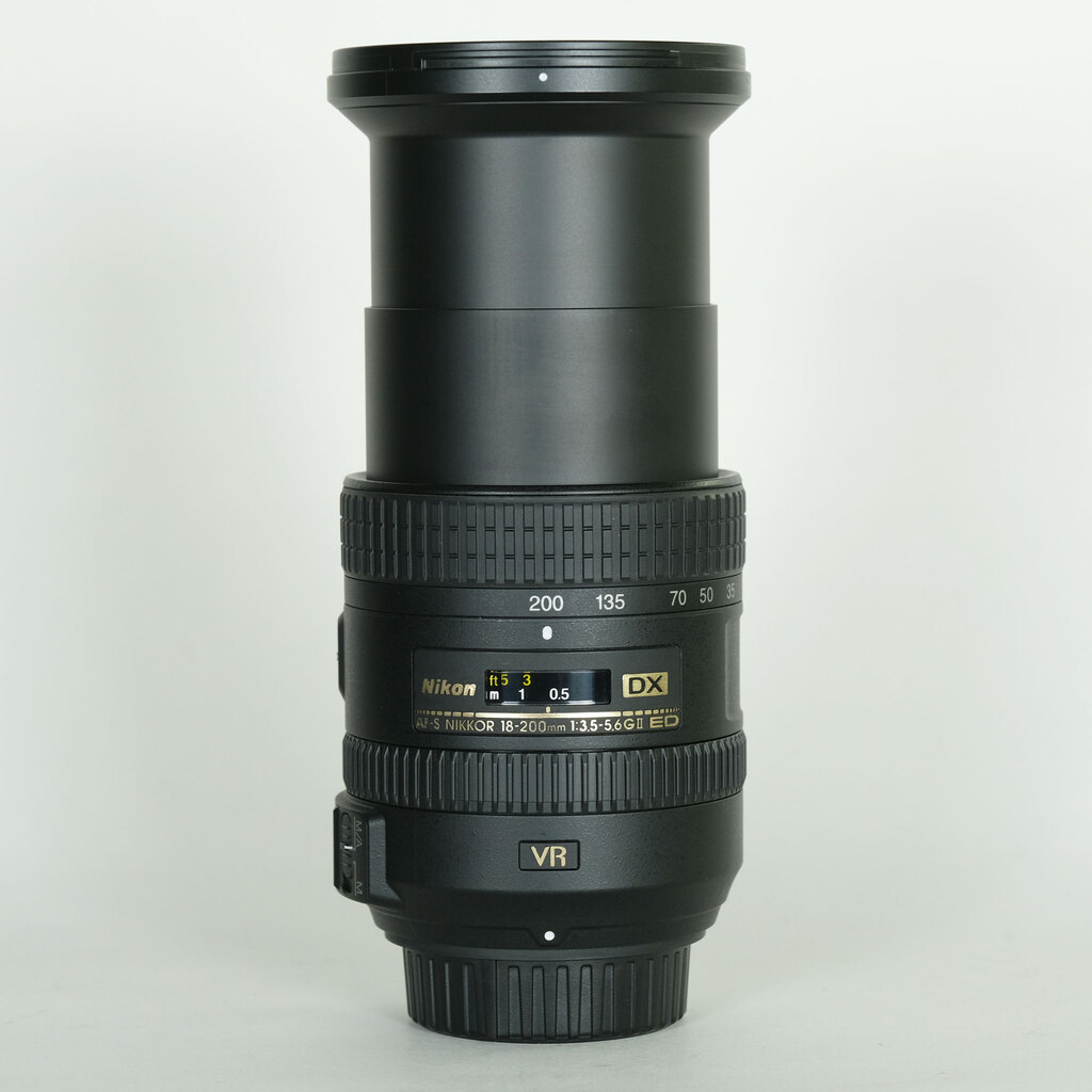 Nikon AF-S DX NIKKOR 18-200mm F3.5-5.6G ED VR II Nikon AF-S DX NIKKOR 18-200mm F3.5-5.6G ED VR II