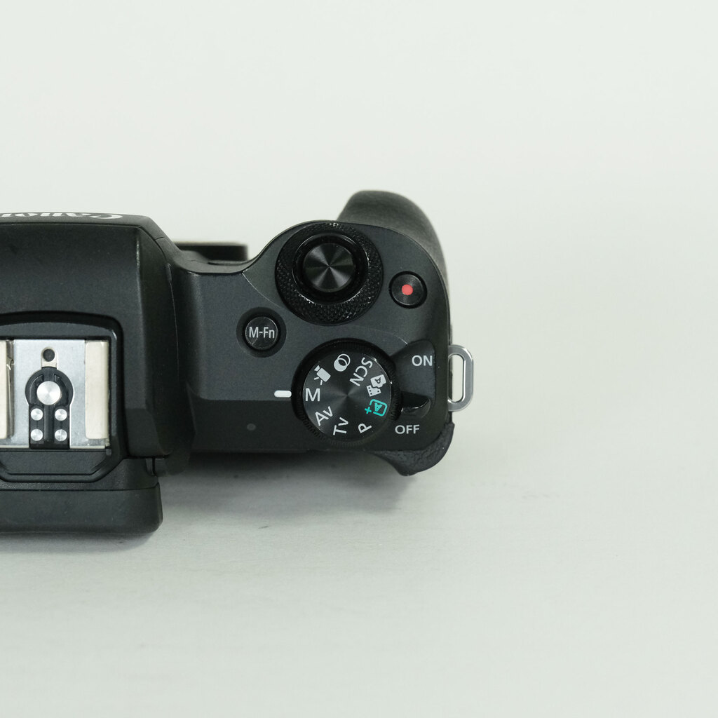 Canon EOS Kiss M Canon EOS Kiss M