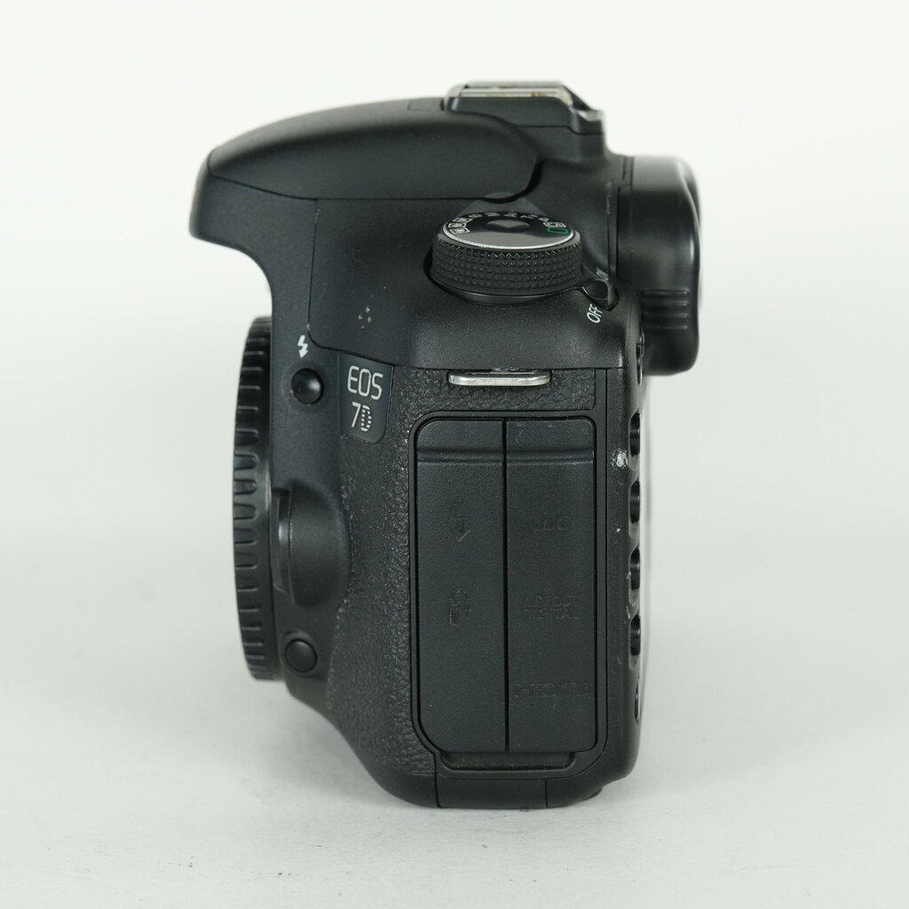 Canon EOS 7D ボディの出品 | ONE SCENE（ワンシーン）