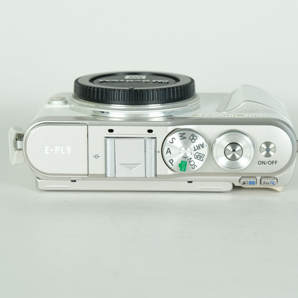 OLYMPUS PEN E-PL9