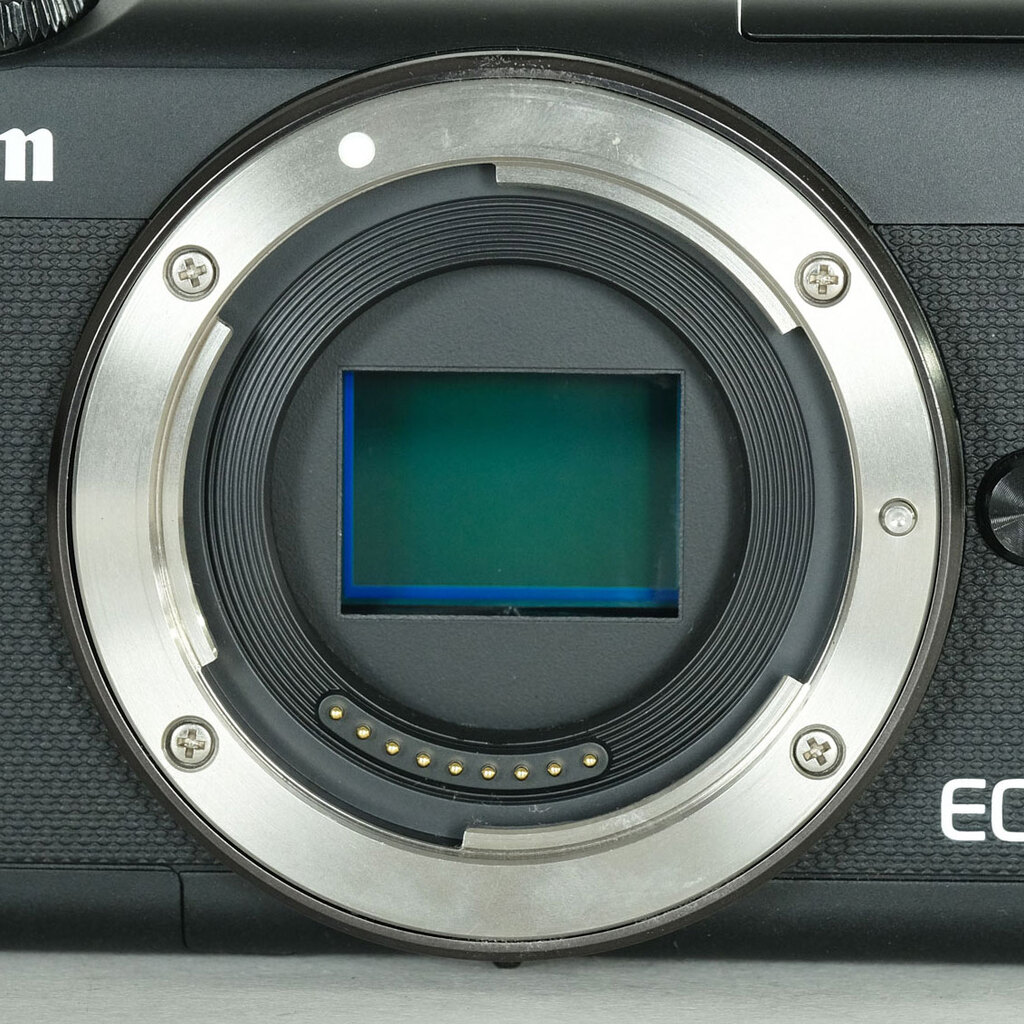 Canon EOS M100