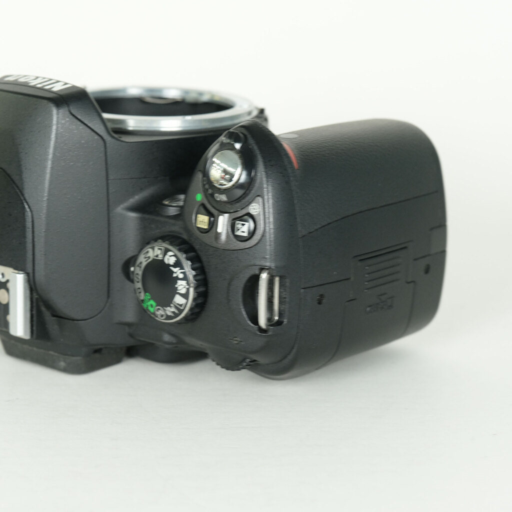 Nikon D40 ブラックボディの出品 | ONE SCENE（ワンシーン）