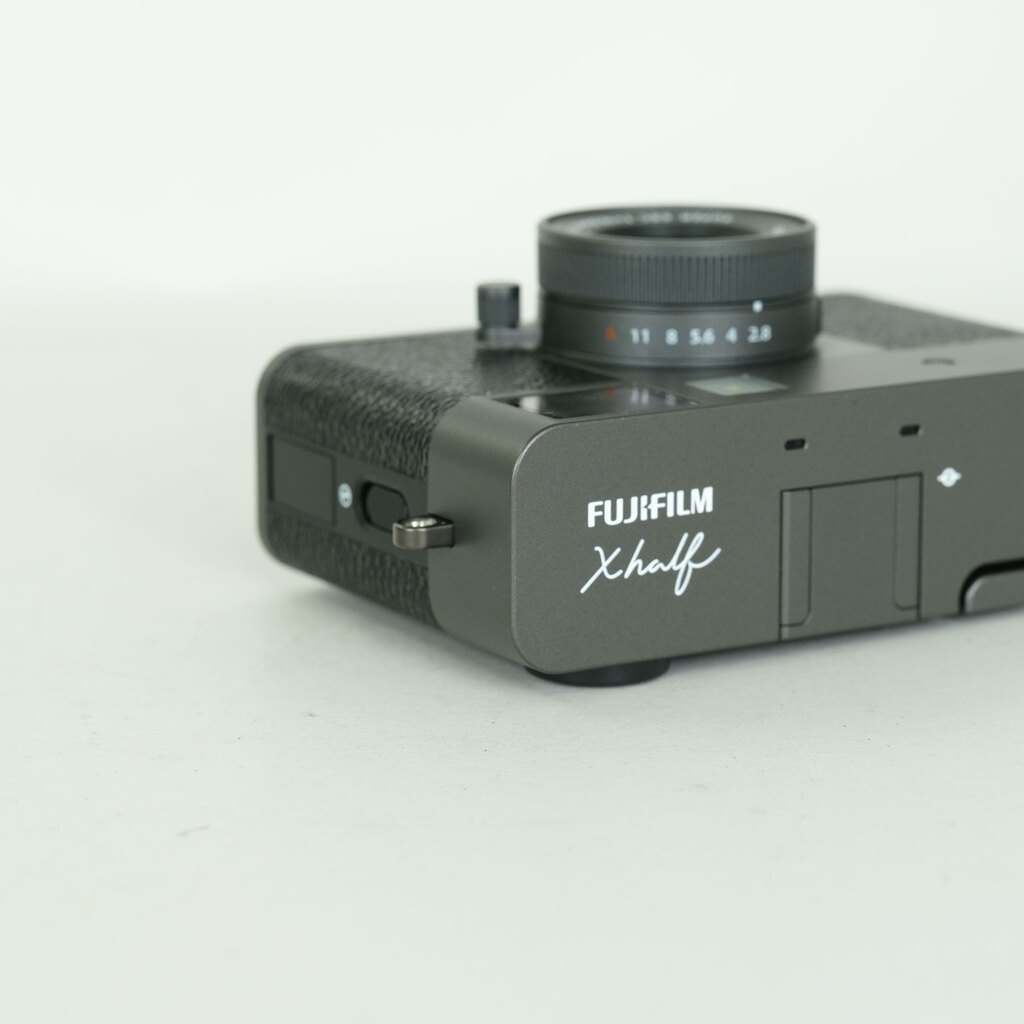 FUJIFILM X half X-HF1