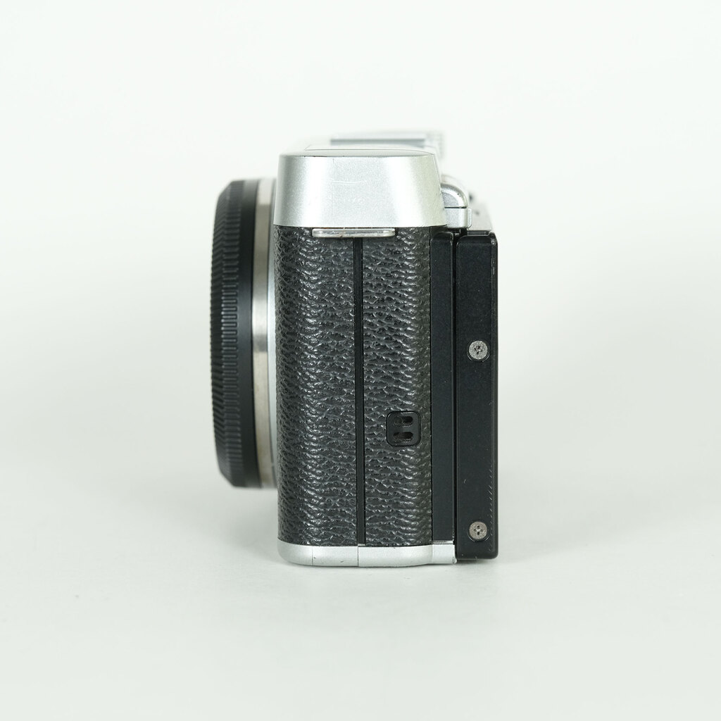 FUJIFILM X-A2 ボディ シルバー