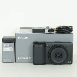 RICOH GR IV