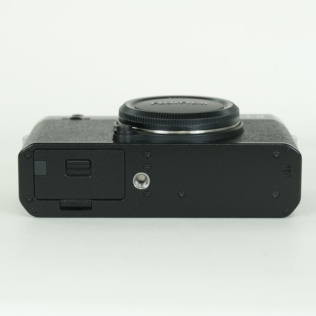 FUJIFILM X-E4