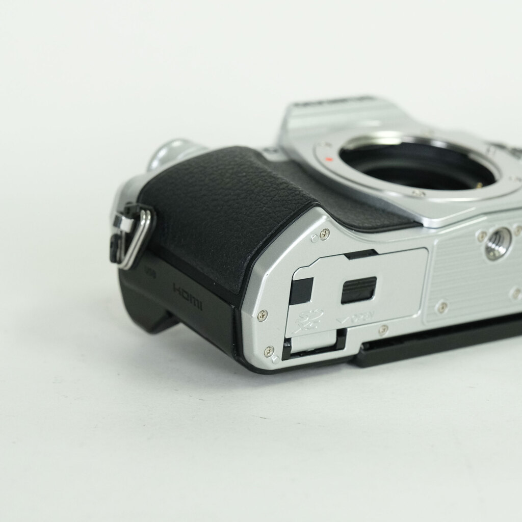 OLYMPUS OM-D E-M10 Mark III