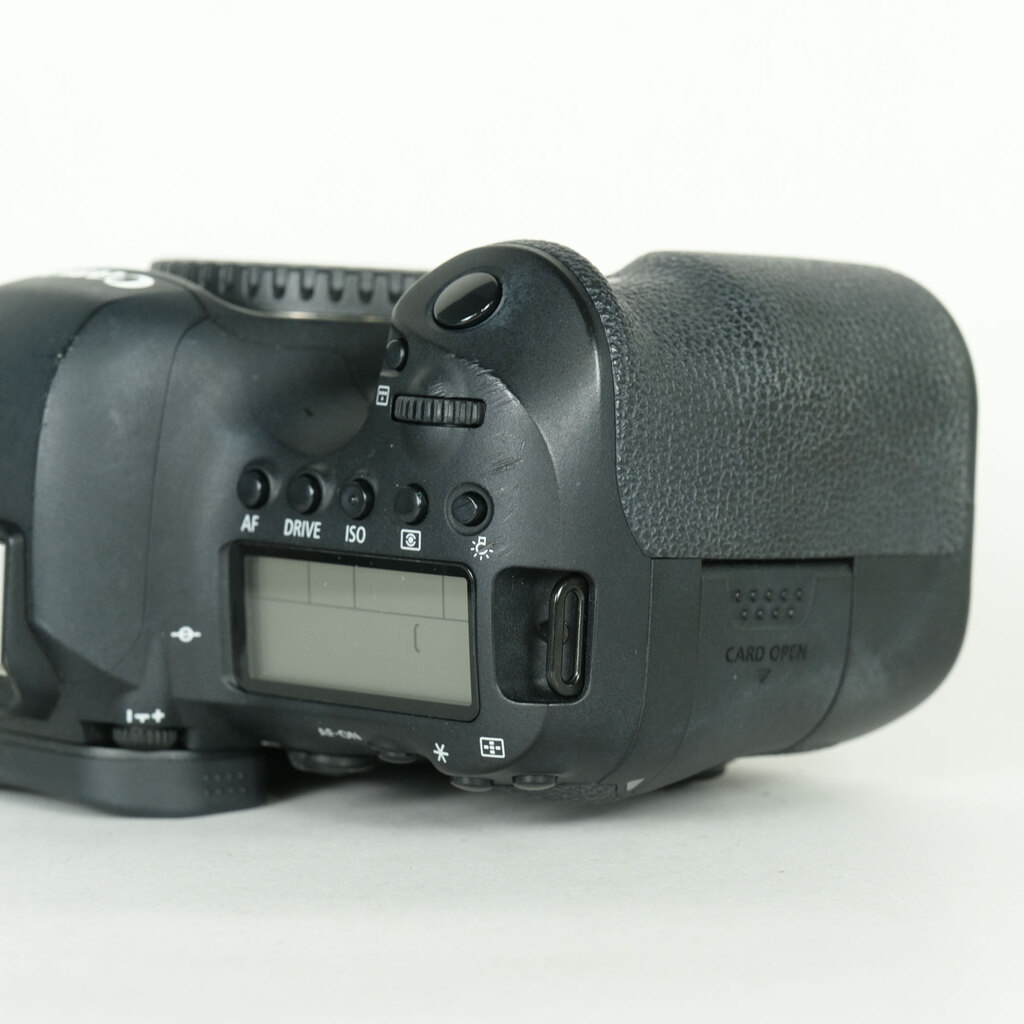 Canon EOS 6D Mark IIの出品 | ONE SCENE（ワンシーン）