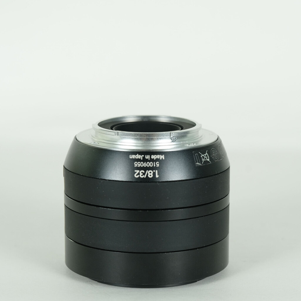 Carl Zeiss Touit 1.8/32 [フジフイルムX用]の出品 | ONE SCENE（ワン