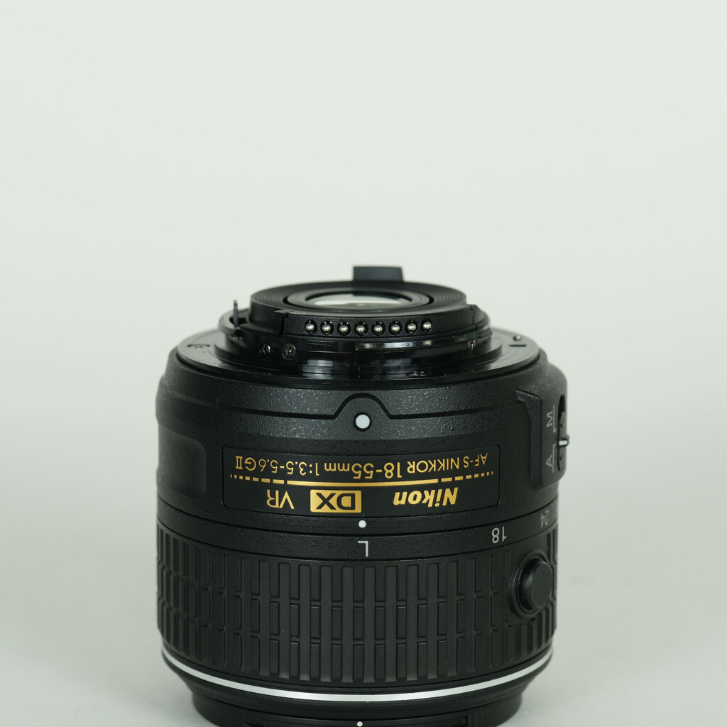 Nikon AF-S DX NIKKOR 18-55mm f3.5-5.6G VR II Nikon AF-S DX NIKKOR 18-55mm f3.5-5.6G VR II