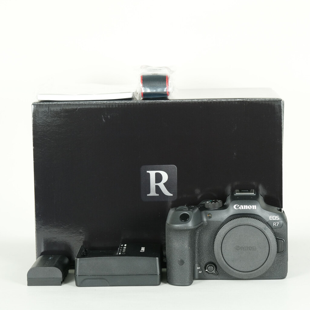 Canon EOS R7 Canon EOS R7