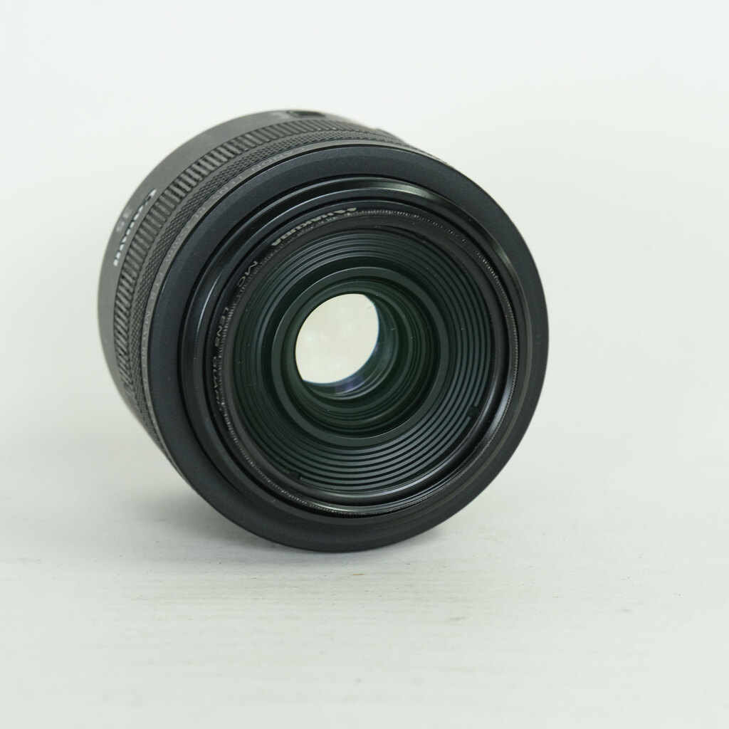 Canon RF35mm F1.8 MACRO IS STM