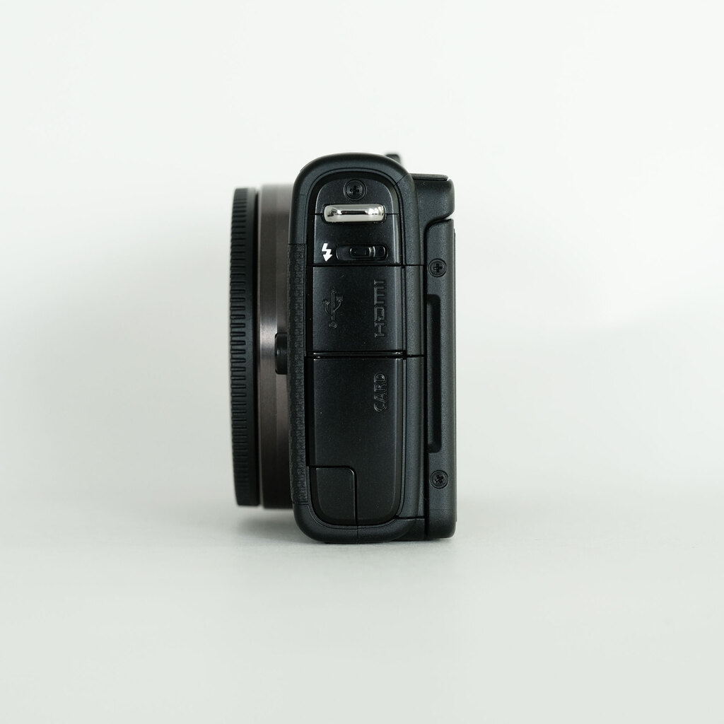 Canon EOS M100 Canon EOS M100