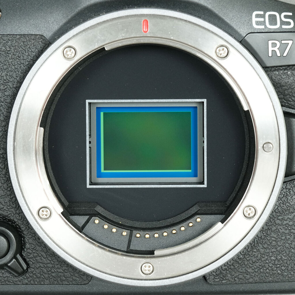 Canon EOS R7