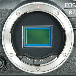 Canon EOS R7