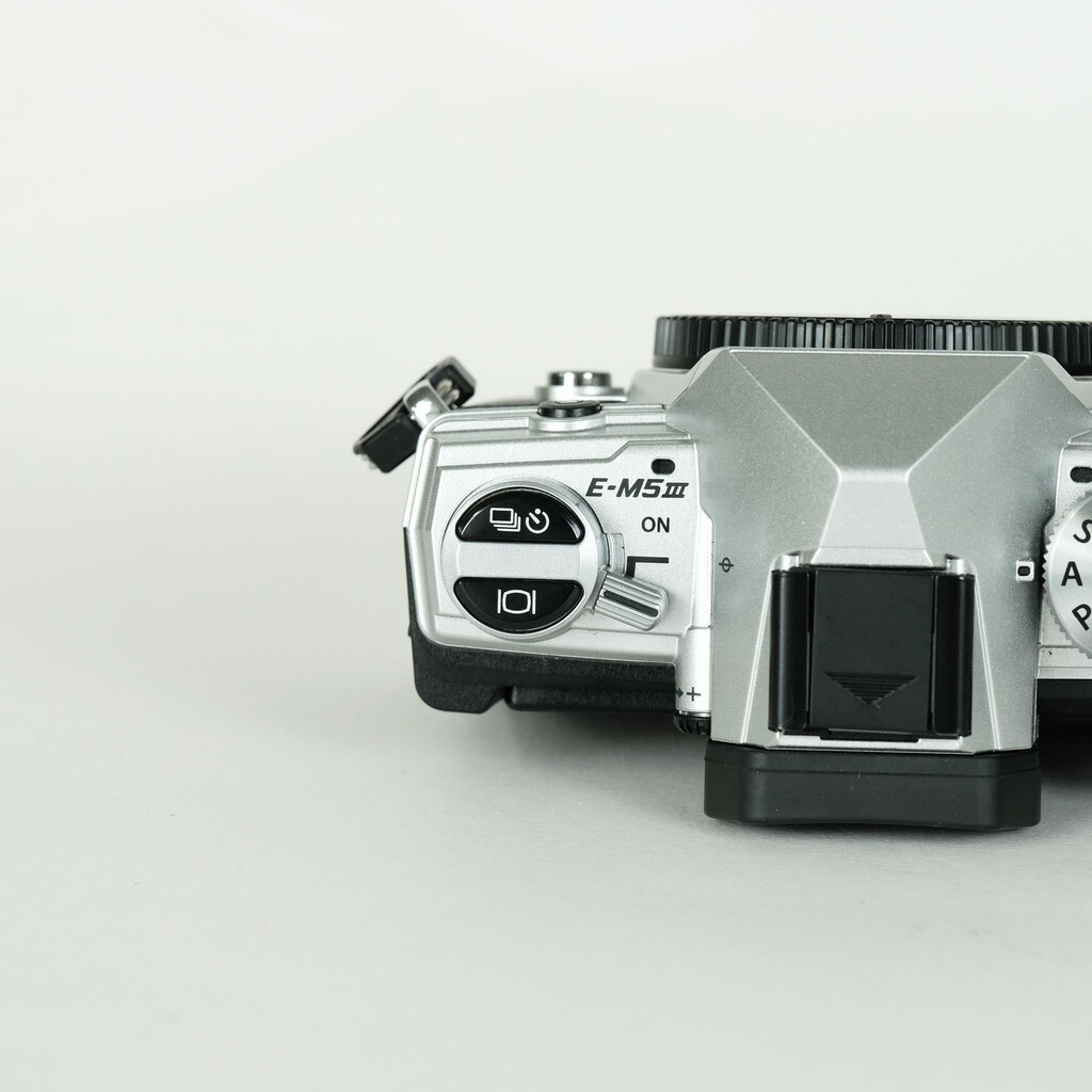 OLYMPUS OM-D E-M5 Mark III