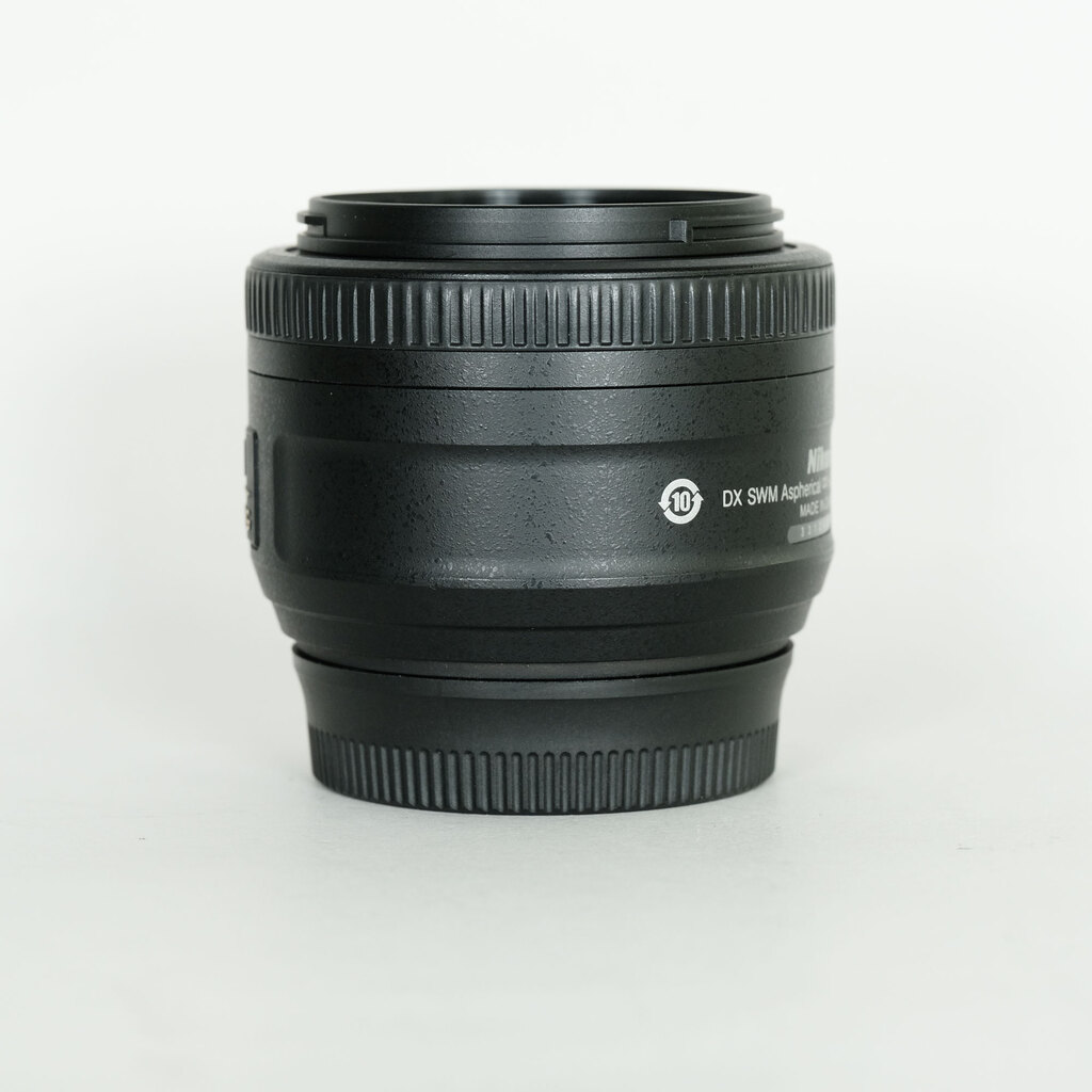 Nikon AF-S DX NIKKOR 35mm f/1.8G Nikon AF-S DX NIKKOR 35mm f/1.8G