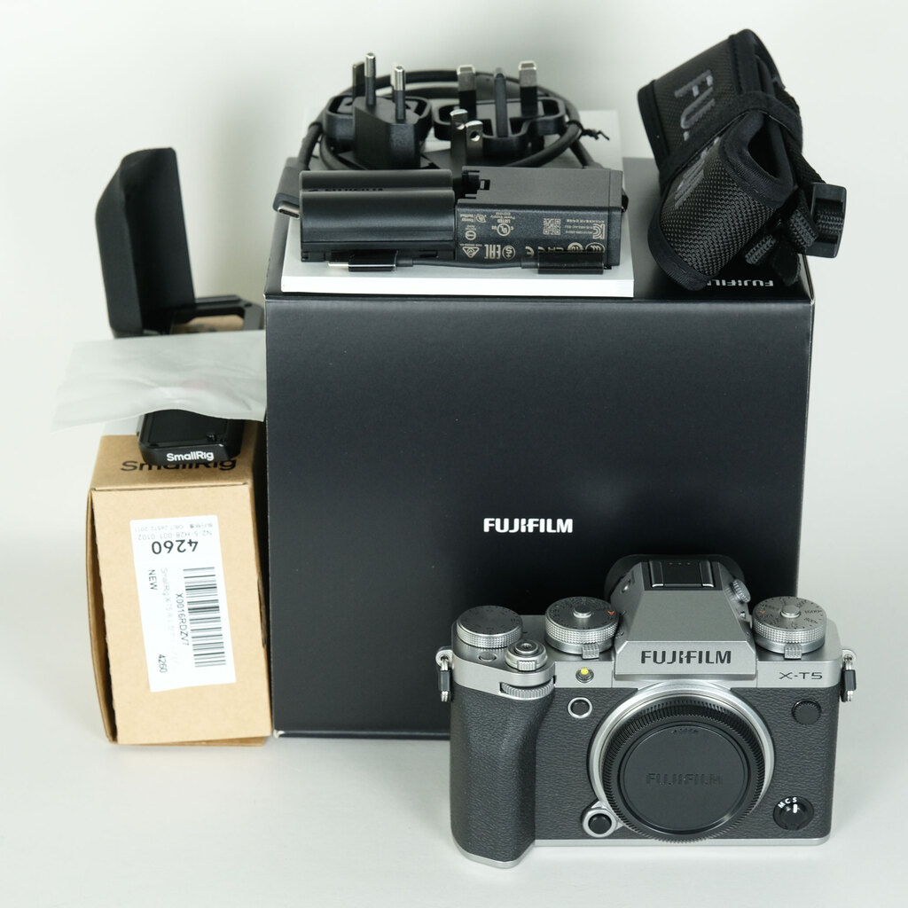 FUJIFILM X-T5の出品 | ONE SCENE（ワンシーン）