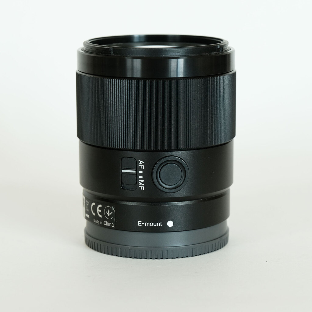 SONY FE 35mm F1.8 SEL35F18Fの出品 | ONE SCENE（ワンシーン）