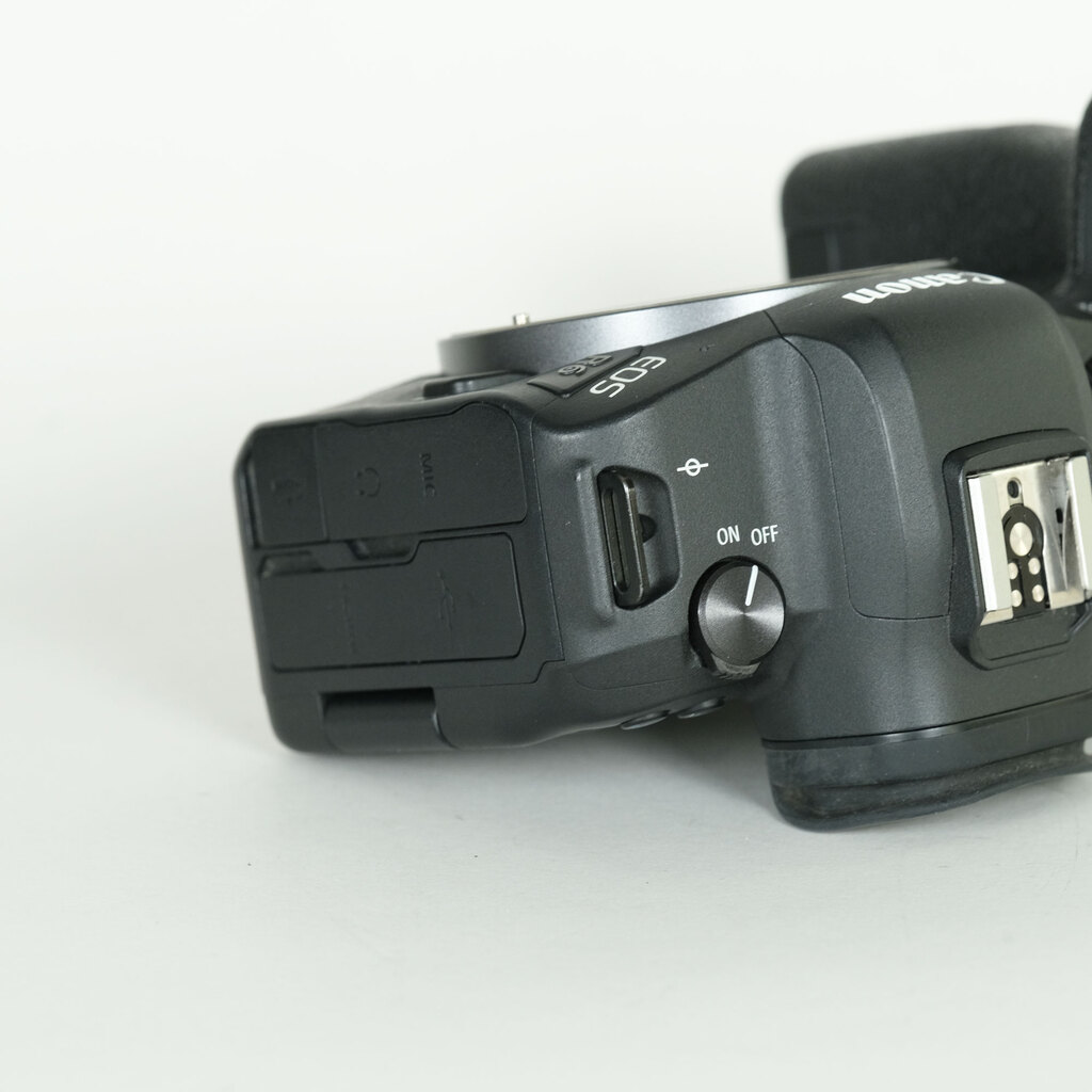 Canon EOS R6 Canon EOS R6