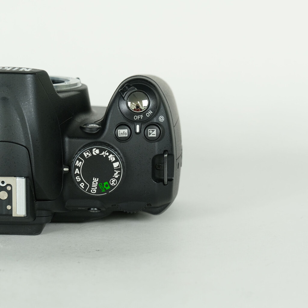 Nikon D3000 ボディの出品 | ONE SCENE（ワンシーン）