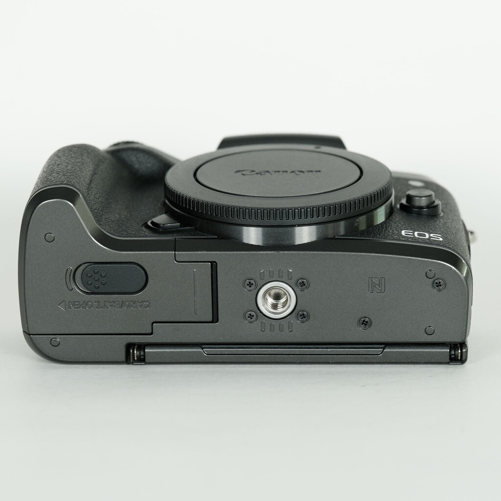 Canon EOS M5