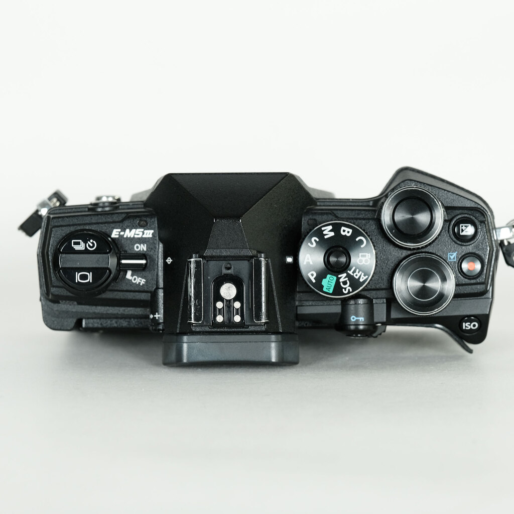 OLYMPUS OM-D E-M5 Mark III