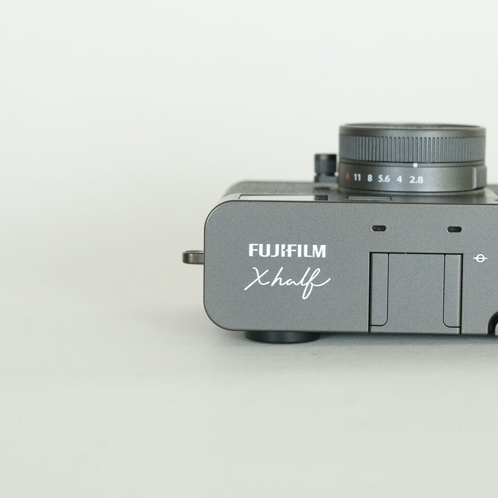 FUJIFILM X half X-HF1