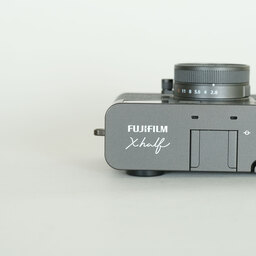 FUJIFILM X half X-HF1