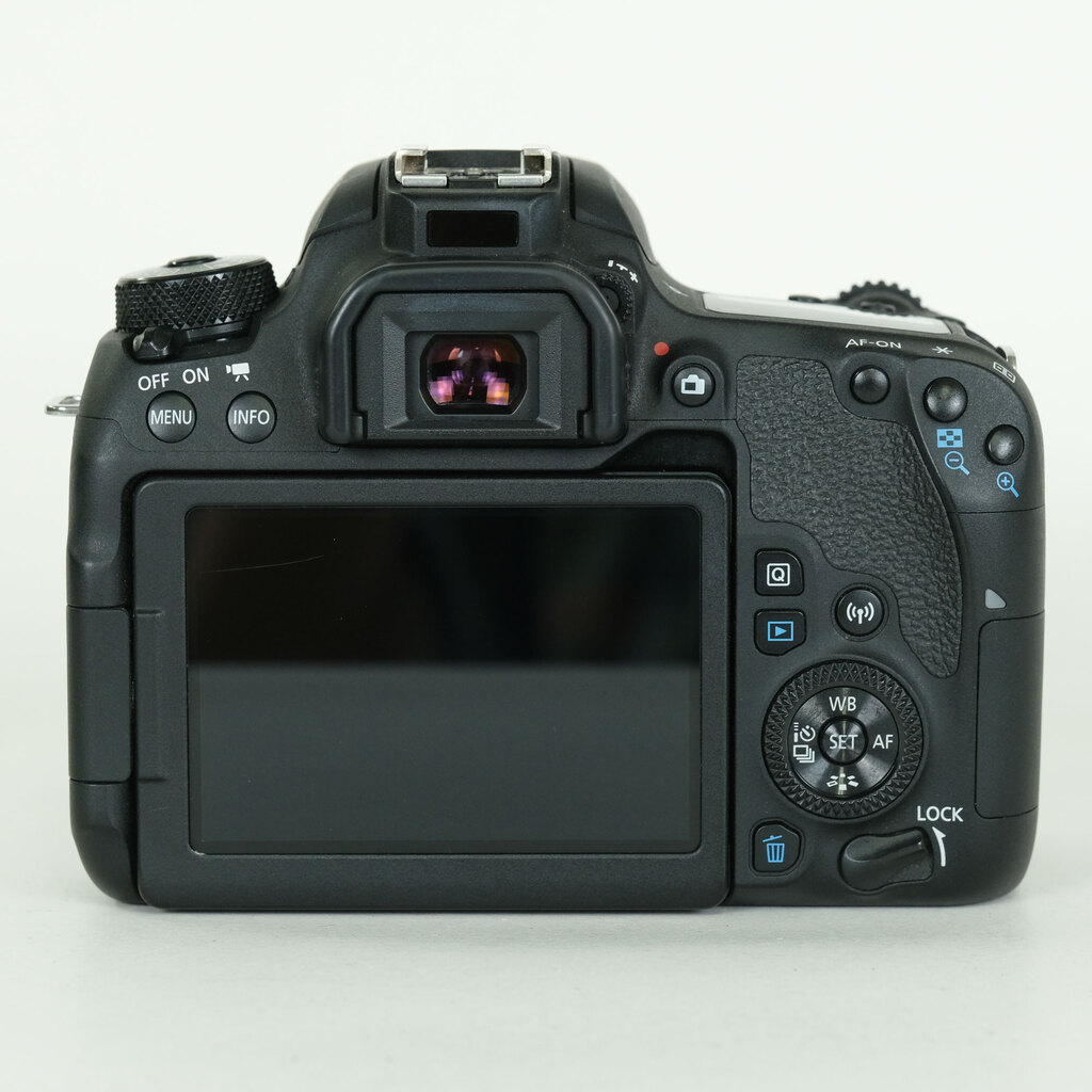 Canon EOS 9000D Canon EOS 9000D