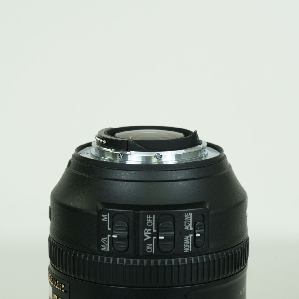 Nikon AF-S NIKKOR 28-300mm f/3.5-5.6G ED VR Nikon AF-S NIKKOR 28-300mm f/3.5-5.6G ED VR