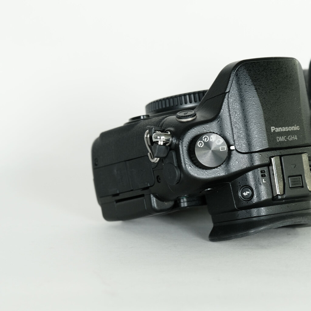 Panasonic LUMIX DMC-GH4