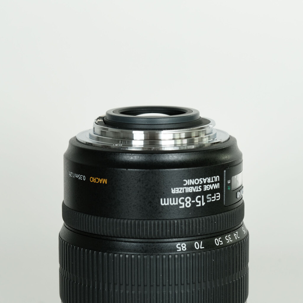 Canon EF-S15-85mm F3.5-5.6 IS USM