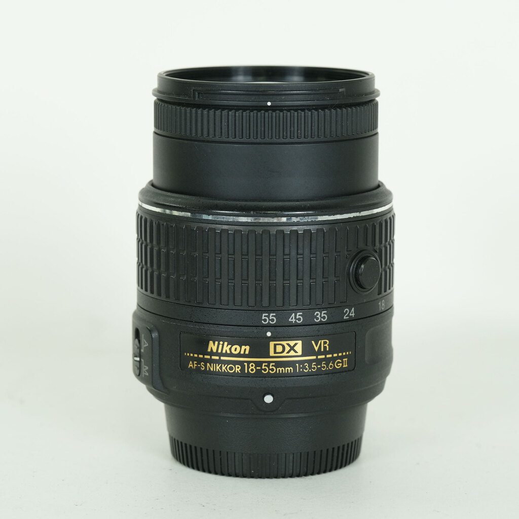 Nikon AF-S DX NIKKOR 18-55mm f3.5-5.6G VR II Nikon AF-S DX NIKKOR 18-55mm f3.5-5.6G VR II